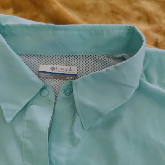 NWT Columbia Women's Sleeveless Light Blue Button Down Shirt - Picture 4 of 5